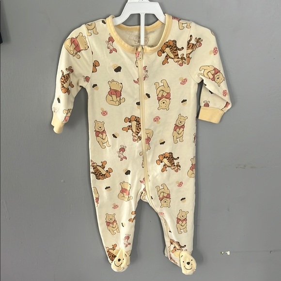 Disney Cream and Yellow Footies One Piece whinnie the Pooh - Picture 1 of 5
